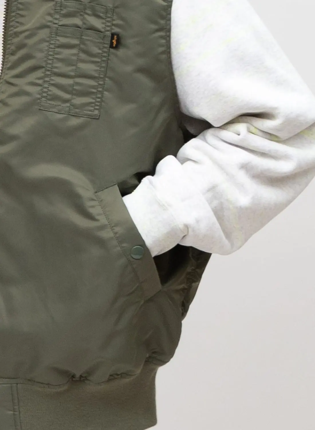 【タイムセール】VETEMENTS ALPHA INDUSTRIESダウンベスト ta1687-d11.jpg
