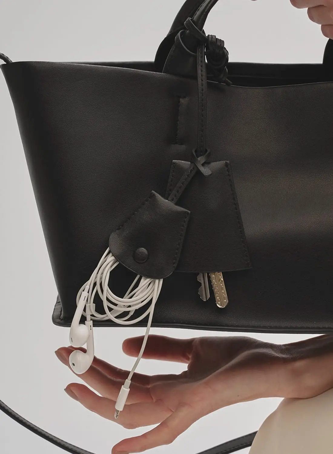 TODAYFUL Useful Leather Bag（M）トゥデイフル バッグ TODAYFUL(トゥデイフル) / Life's online store（ライフズ