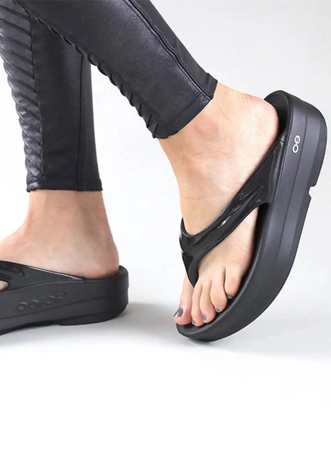 OOFOS ウーフォス レディース OOmega ウーメガ Black White a OOFOS ウーフォス レディース OOmega ウーメガ Black White a