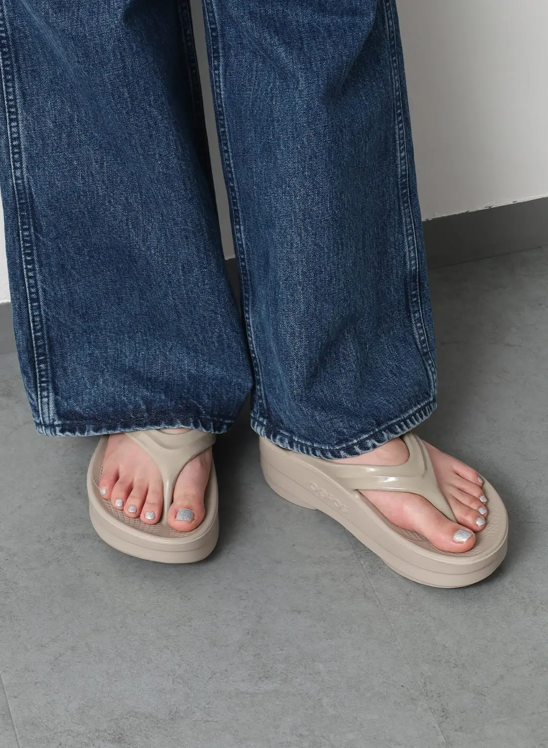 OOFOS OOMEGA NOMAD ウーフォス リカバリーサンダル ウーメガ