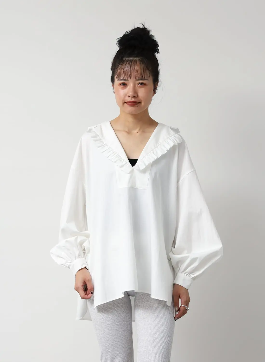 FRILL HOODY|フリル フーディーフリル フーディー| MOONLOID