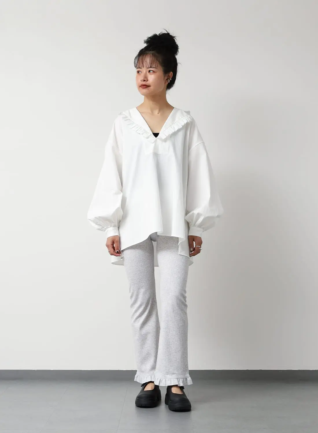 FRILL HOODY|フリル フーディーフリル フーディー| MOONLOID