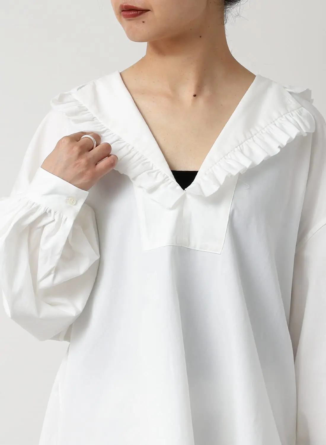 FRILL HOODY|フリル フーディーフリル フーディー| MOONLOID