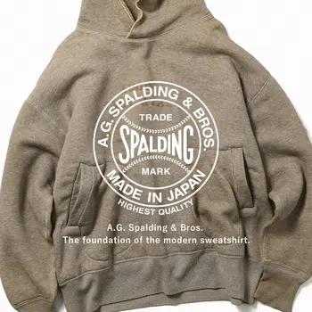 スウェットは、ただのカジュアルウェアではなかった。
動きやすさや耐久性といった競技者のための合理性から生まれ、形づくられてきた衣服だ。

1876年創業のA.G.SPALDING＆BROSは、スポーツ用品メーカーとしての歩みと並行して現代につながるスウェットの構造やディテールを定義してきた存在である。

本特集では、A.G.SPALDING＆BROSが築いてきたスウェットの背景と日本で実名復刻されたプロダクトの魅力を改めて掘り下げていく。